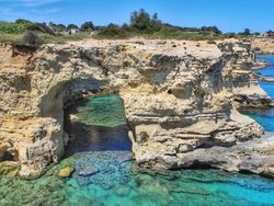 Ikon Romantis di Italia Hancur Akibat Dihantam Cuaca Ekstrem