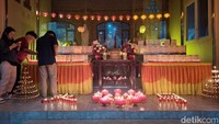 Ratusan Pelita di Maha Vihara Dharmakirti Palembang Sambut Imlek