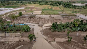 Penampakan Tanggul Sungai Tuntang Jebol, Jalur Semarang-Purwodadi Lumpuh