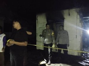 Pria di Nias Utara Bakar Rumah Ibu Kandung, Sempat Ancam Warga Pakai Parang