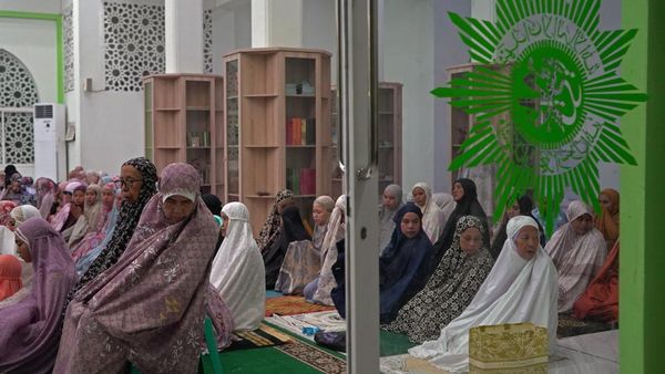 Potret Salat Tarawih Perdana Warga Muhammadiyah di Berbagai Daerah