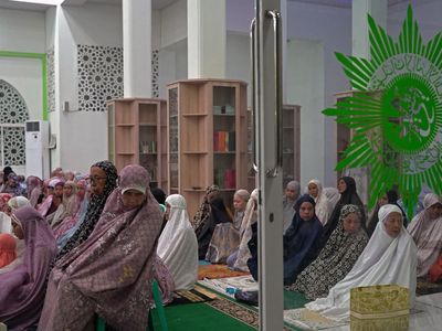 Potret Salat Tarawih Perdana Warga Muhammadiyah di Berbagai Daerah