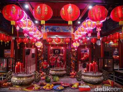 Potret Sembahyang Imlek di Kelenteng Berusia Tiga Abad Bekasi