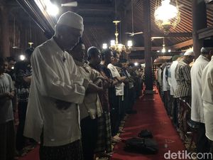 Suasana Tarawih Perdana di Masjid Gedhe Kauman Malam Ini