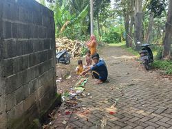 Cerita Tumidi Ziarah dari Balik Tembok karena Makam Leluhur Lenyap