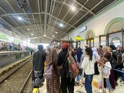 Cerita Rina Rela Berdesakan di Kereta Demi Munggahan Bareng Keluarga