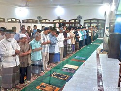 Niat Sholat Tarawih Imam dan Makmum Beserta Tata Caranya