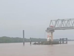 2 Tiang Pancang Jembatan Lalan Ambruk Lagi Ditabrak Angkutan Batu Bara