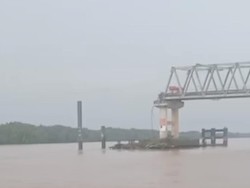 2 Tiang Pancang Jembatan Lalan Ambruk Lagi Ditabrak Angkutan Batu Bara