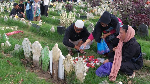 TPU Wanasari Bali Dipadati Peziarah Sambut Bulan Suci