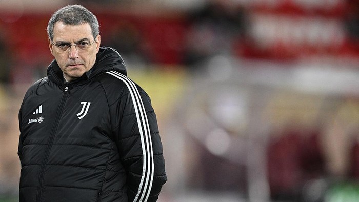 Direktur Juventus Damien Comolli dihukum larangan mendampingi tim sampai akhir Maret.