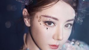 Dilraba Dilmurat Tampil Jadi Putri Duyung di Imlek 2026, Visualnya Bak Dewi