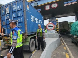 Ditlantas Polda Jatim Tertibkan Truk-Bus di Tol Jelang Ramadan