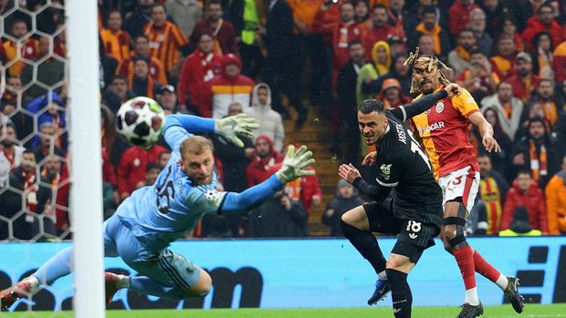 Soccer Football - UEFA Champions League - Play Off - First Leg - Galatasaray v Juventus - Rams Park, Istanbul, Turkey - February 17, 2026 Galatasaray's Sacha Boey scores their fifth goal REUTERS/Murad Sezer TPX IMAGES OF THE DAY