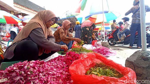 Geliat Pedagang Bunga Jelang Ramadan di Kota Blitar