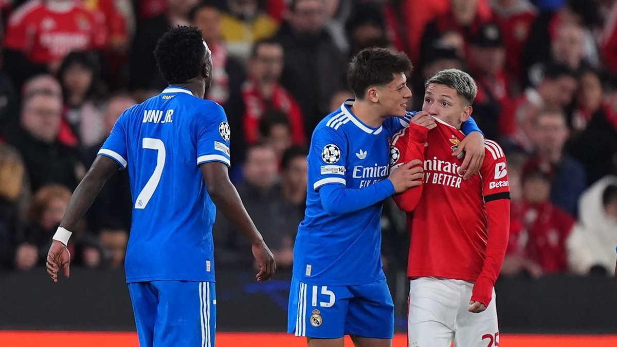 Gianluca Prestianni (kanan) dihukum UEFA. (Foto: Getty Images/Angel Martinez)