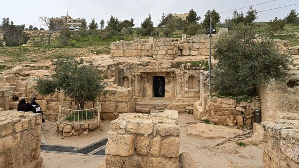 Goa Ashabul Khafi, Destinasi Sejarah dan Spiritual di Jantung Amman