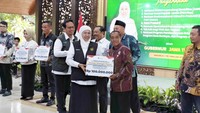 Gubernur Jatim Khofifah Salurkan Bansos PKH Plus Rp 3 M di Sidoarjo