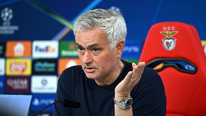 Jose Mourinho saat berbicara dalam jumpa pers usai Benfica melawan Real Madrid