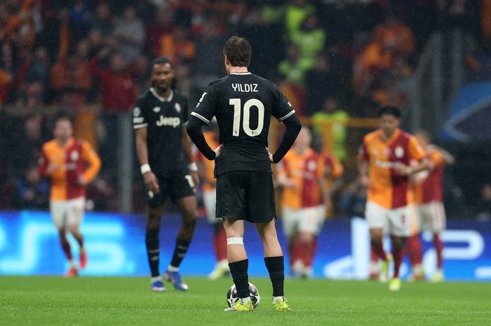 Soccer Football - UEFA Champions League - Play Off - First Leg - Galatasaray v Juventus - Rams Park, Istanbul, Turkey - February 17, 2026 Juventus' Kenan Yildiz looks dejected after Galatasaray's Noa Lang scores their fourth goal REUTERS/Umit Bektas