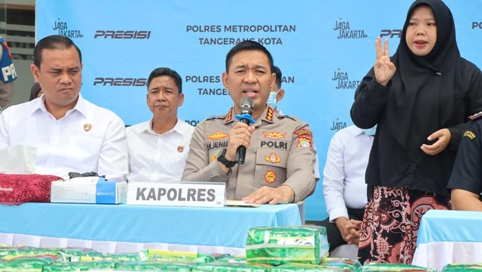 Kapolres Metro Tangerang Kota Kombes Raden Muhammad Jauhari