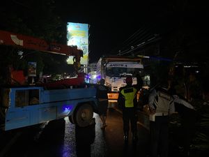 Ngeri Truk Rem Blong di Turunan Kota Batu Tabrak 4 Kendaraan-1 Tewas