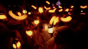 Lentera Ramadan Terangi Malam Mosul