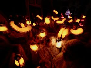 Lentera Ramadan Terangi Malam Mosul