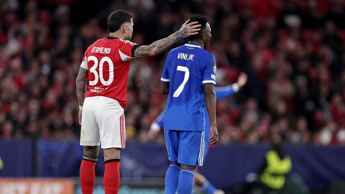 LISBON, PORTUGAL - FEBRUARY 17: (L-R) Nicolas Otamendi of Benfica, Vinicius Junior of Real Madrid  during the UEFA Champions League  match between Benfica v Real Madrid at the Estadio Da Luz on February 17, 2026 in Lisbon Portugal (Photo by Eric Verh
