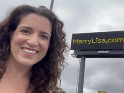 Viral Seorang Wanita Cari Jodoh Lewat Billboard, 4 Ribu Pria Kirim Lamaran