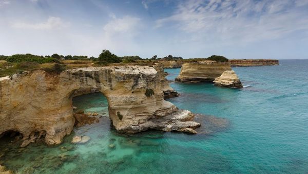 Gapura Kekasih yang Runtuh di Hari Valentine