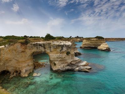 Gapura Kekasih yang Runtuh di Hari Valentine