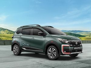 Nissan Gravite Cuma Renault Triber yang Ganti Logo?