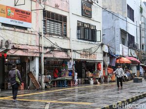 PKL Hilang, Trotoar Glodok Kembali untuk Pejalan Kaki