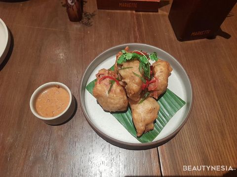 Prawn Tahu Kipas with Peanut Sauce, salah satu rangkaian menu dari Markette Golden Hour Selection