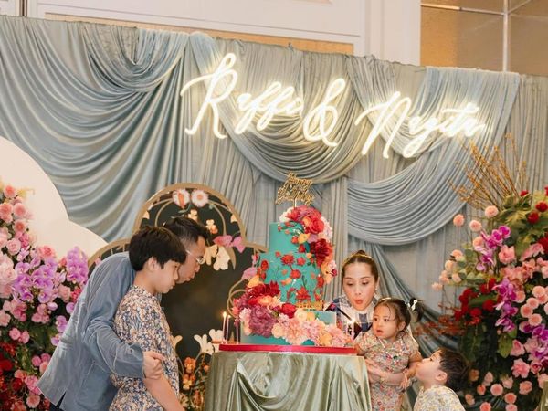 Senyum Bahagia Raffi Ahmad dan Nagita Slavina Rayakan Ultah