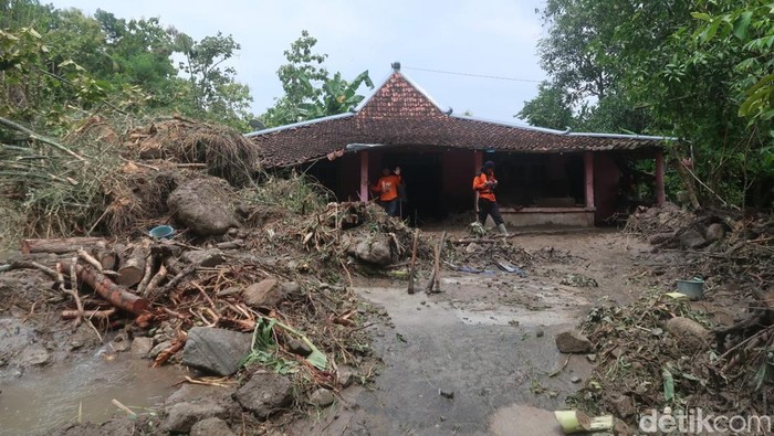 Kondisi terkini rumah warga Jono, Tancep, Ngawen, Gunungkidul, setelah diterjang banjir dan longsor pada Selasa (17/2/2026).
