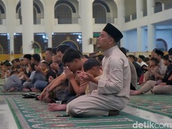 Masjid Al Akbar Surabaya Hidupkan Ramadan Lewat One Day One Khatam