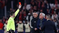 Mourinho Dikartu Merah, Tuding Wasit Bantu Madrid