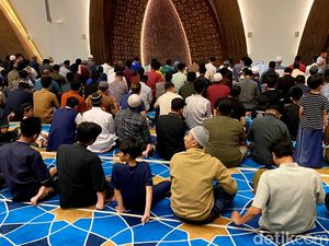 Cerita Nunu dan Gina Laksanakan Salat Tarawih di Masjid Al Jabbar