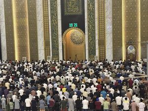 Suasana Tarawih Perdana Ramadan 2026 di Masjid Terbesar Kedua di RI