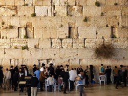 Sejarah Tembok Ratapan yang Asli: Tempat Suci Umat Yahudi