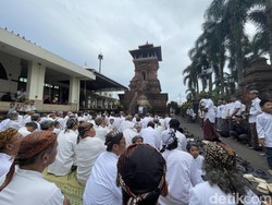 Tradisi Tabuh Beduk Dandangan Menara Kudus Sambut Datangnya Ramadan