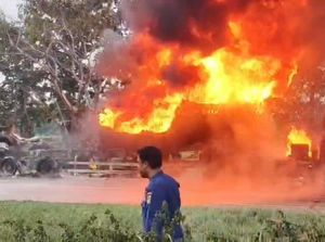 Dahsyatnya Kobaran Api di Tol Cipali