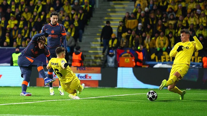 BODO, NORWAY - FEBRUARY 18: Pio Esposito of FC Internazionale Milano scores his sides first goal during the UEFA Champions League 2025/26 League Knockout Play-off First Leg match between FK Bodo/Glimt and FC Internazionale Milano at Aspmyra Stadion 