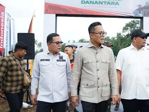 Andre Rosiade-Dony Oskaria Groundbreaking Huntap Korban Galodo di Tanah Datar