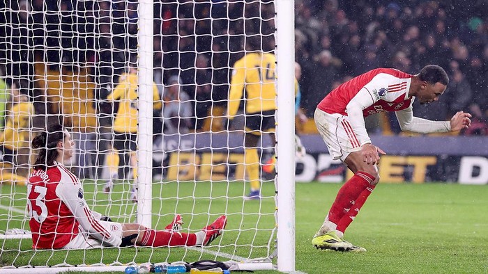 Arsenal diimbangi Wolverhampton Wanderers 2-2 dalam lanjutan Premier League.
