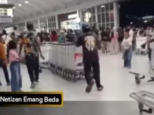 Viral Ulah Pengunjung Mainkan Troli Bandara Lombok Bikin Geram