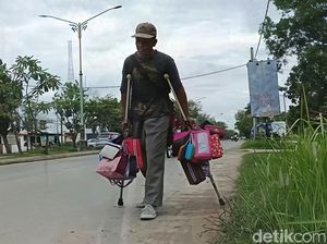 Cerita Eryana, Penjual Tas Bertongkat yang Melintasi Batas Kota