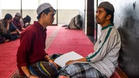 Semangat Santri Tuna Netra Menghafal Al Quran di Pesantren Khusus